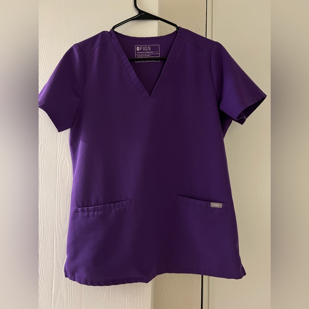 Figs Women's Casma Top in Digital grape